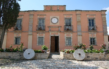 Tuili, Villa Asquer, museo dell'olivo e dell'olio e museo degli strumenti musicali